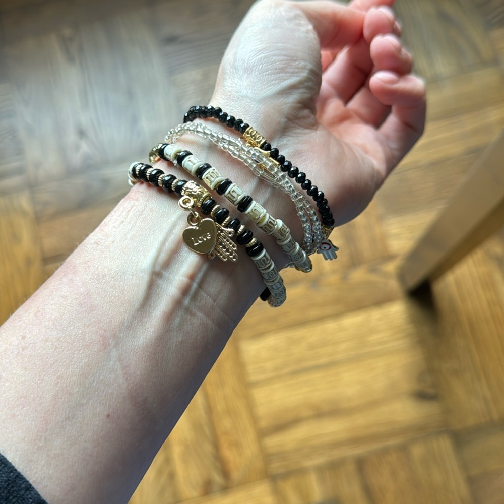 Fun beaded bracelet set! Never worn!